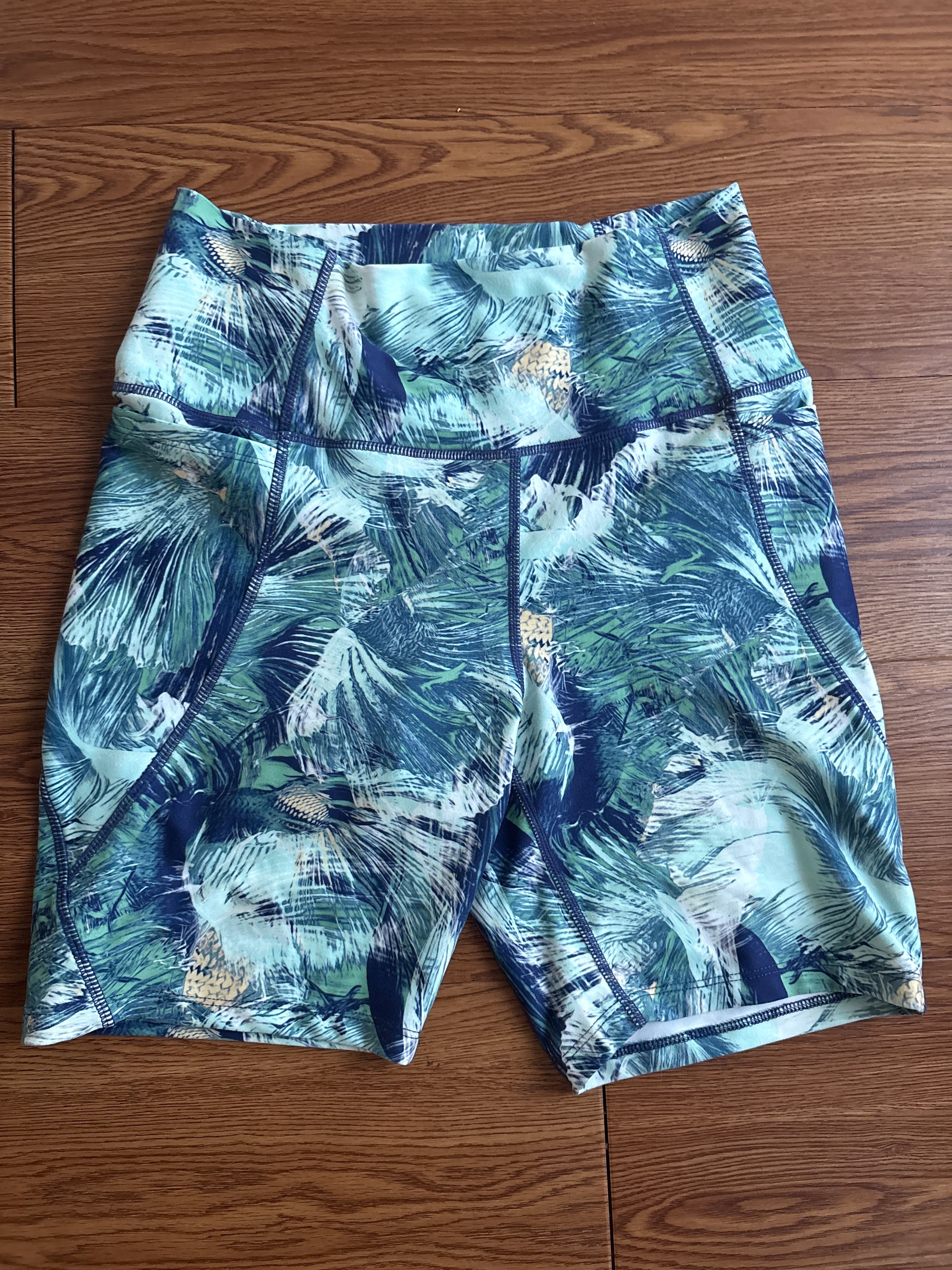 Freely High-Rise Biker Shorts | Pockets | Medium