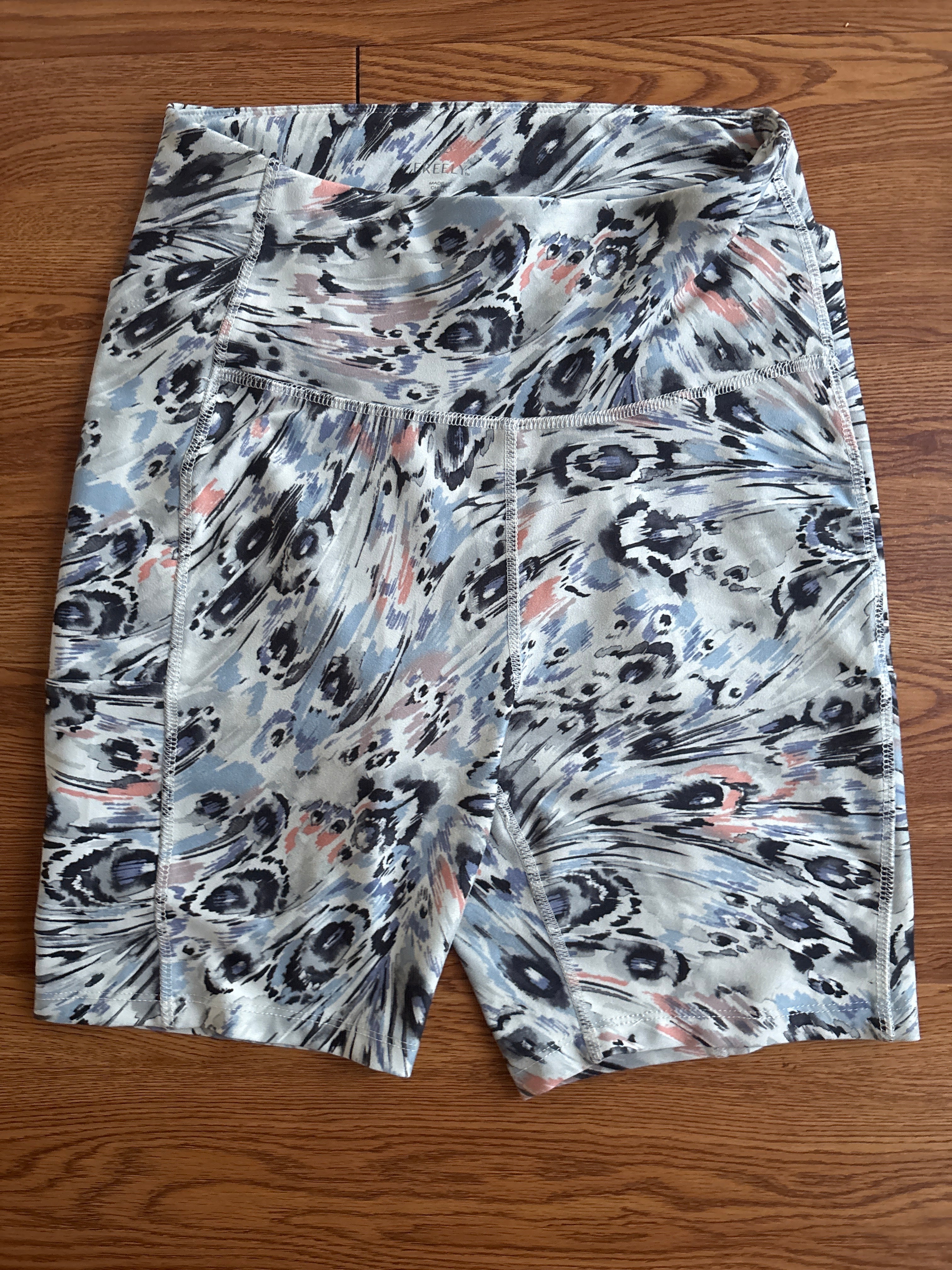 Freely High-Rise Biker Shorts | Pockets | Medium