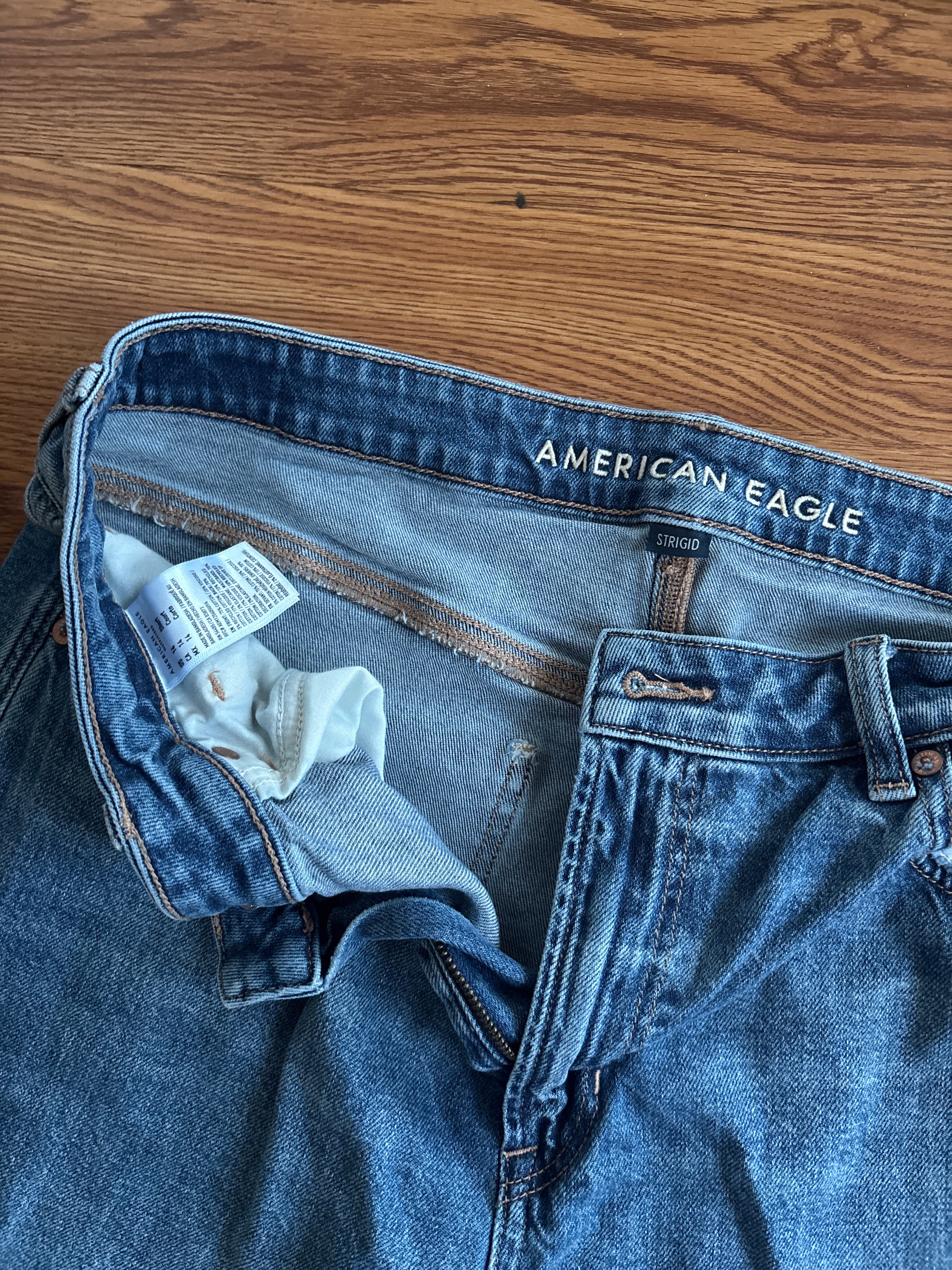 American Eagle High-Rise Raw Hem Jeans – Size 14 Short