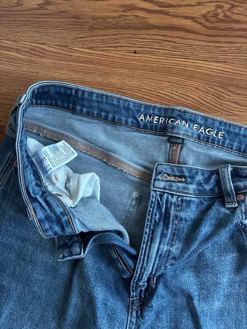 American Eagle High-Rise Raw Hem Jeans – Size 14 Short