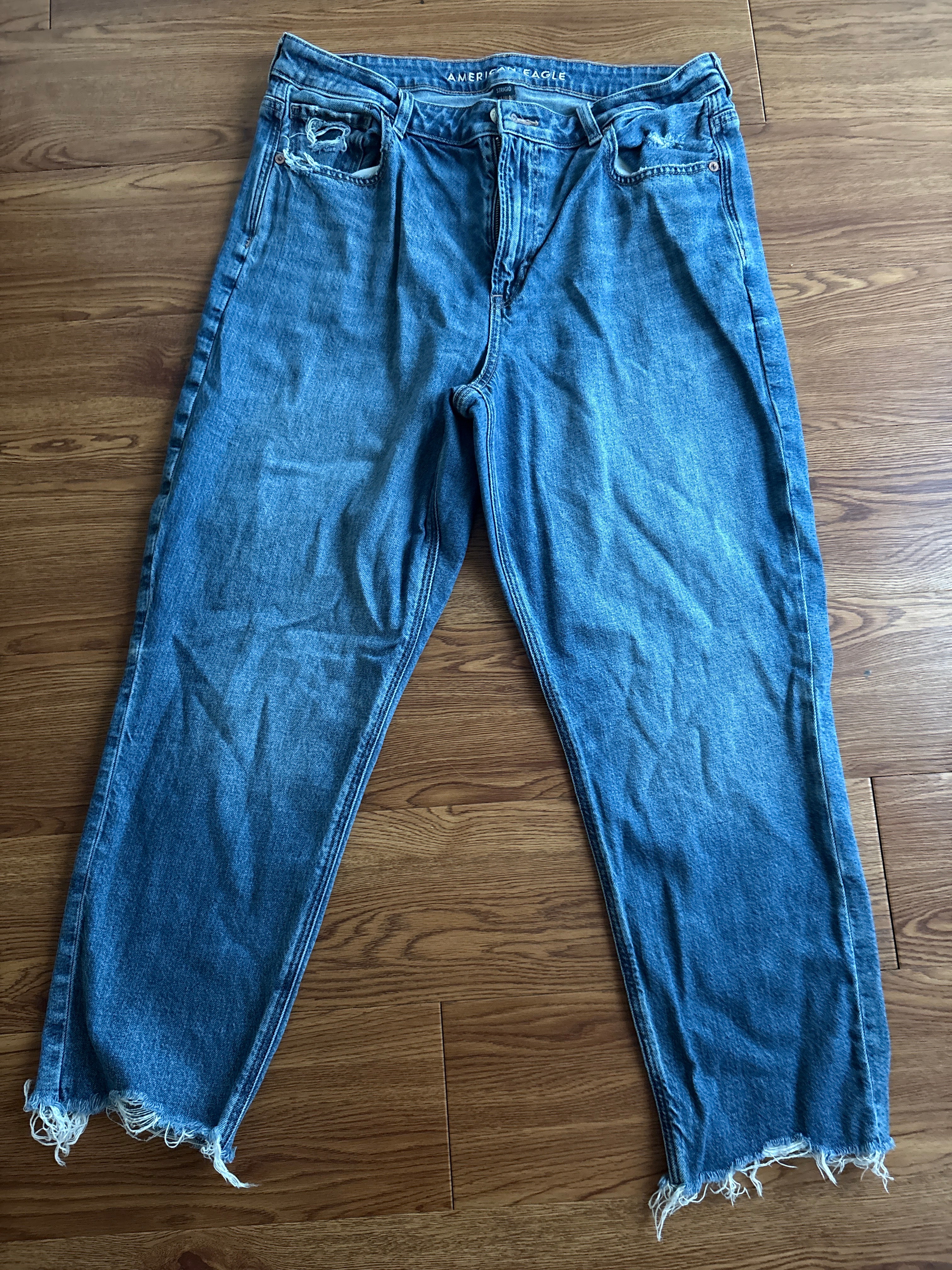 American Eagle High-Rise Raw Hem Jeans – Size 14 Short