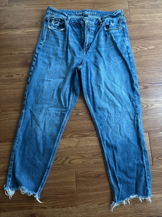American Eagle High-Rise Raw Hem Jeans – Size 14 Short
