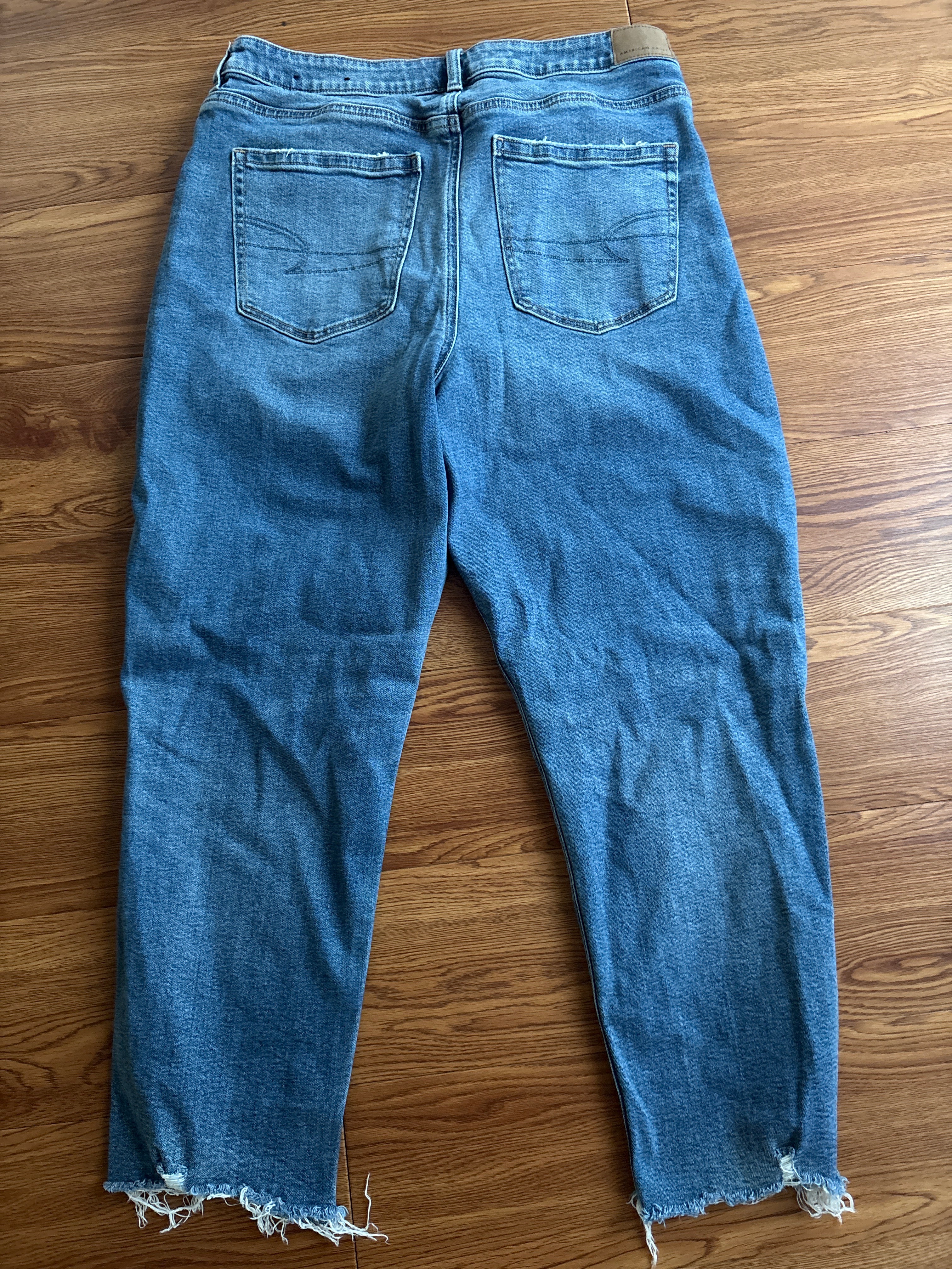American Eagle High-Rise Raw Hem Jeans – Size 14 Short